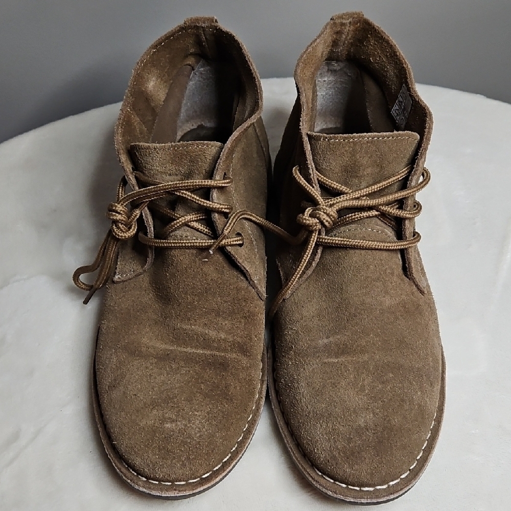 Crown Vintage Brown Chukka Boots with Suede Material and Rounded Toe